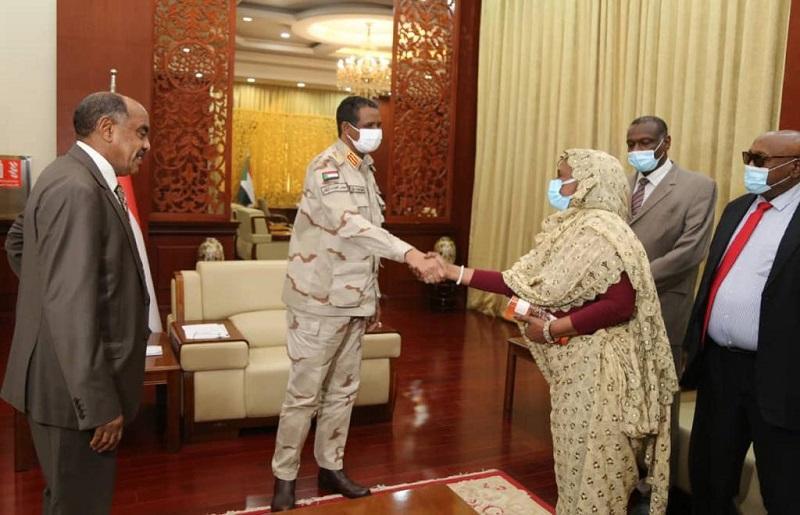 دقلو يودع عددا من السفراء لاستلام مهامهم بالخارج دقلو يودع عددا من السفراء لاستلام مهامهم بالخارج