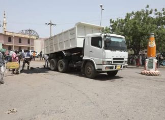 بدء عمليات صيانة وترميم طرق مدينة القضارف بدء عمليات صيانة وترميم طرق مدينة القضارف