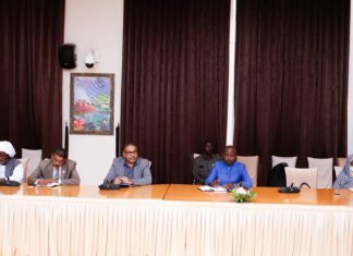 عضو السيادي د. الهادي إدريس يلتقي لجنة حكماء السودان عضو السيادي د. الهادي إدريس يلتقي لجنة حكماء السودان