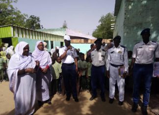 مدرسة مصعب بن عمير بالدمازين تكرم شرطة المرور مدرسة مصعب بن عمير بالدمازين تكرم شرطة المرور