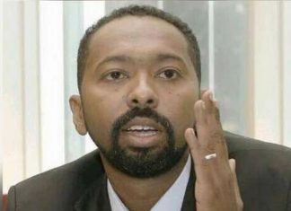 خالد عمر يرد على (غاضبون): لا انتقال ديمقراطي دون توحيد الجيوش خالد عمر يرد على (غاضبون): لا انتقال ديمقراطي دون توحيد الجيوش