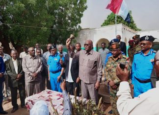 والى الجزيره يقرع الجرس إيذانا بإنطلاقة إمتحانات مرحلة الأساس والى الجزيره يقرع الجرس إيذانا بإنطلاقة إمتحانات مرحلة الأساس