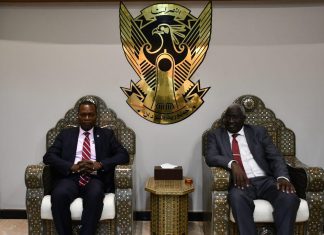 وزير التنمية الاجتماعية يستقبل وزير الخدمة العامة بدولة جنوب السودان وزير التنمية الاجتماعية يستقبل وزير الخدمة العامة بدولة جنوب السودان