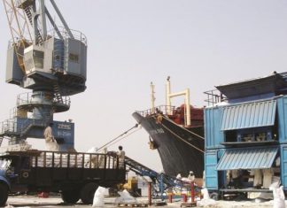 إتفاق لحل مشكلة أمتعة أفراد قوات الشعب المسلحة بميناء دقنة إتفاق لحل مشكلة أمتعة أفراد قوات الشعب المسلحة بميناء دقنة