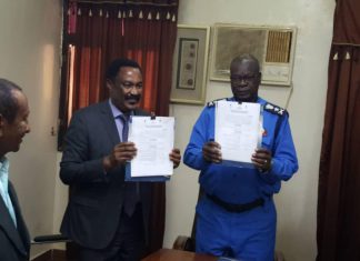 التوقيع على بروتوكول لعودة خدمات الشرطة لمجمع جهاز المغتربين التوقيع على بروتوكول لعودة خدمات الشرطة لمجمع جهاز المغتربين