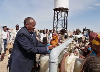 والي كسلا يؤكد العمل على مشاكل المياة بالولاية والي كسلا يؤكد العمل على مشاكل المياة بالولاية