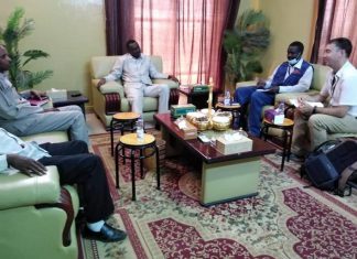 لقاء والي شرق دارفور بالإنابة بمدير برامج كير العالمية بالسودان لقاء والي شرق دارفور بالإنابة بمدير برامج كير العالمية بالسودان