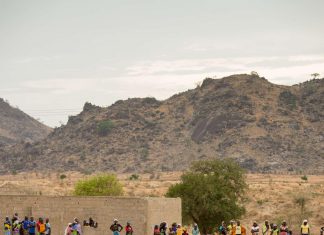 أسطورة كرة القدم الكاميرونية باتريك مبوما يعتنق الإسلام… فيديو أسطورة كرة القدم الكاميرونية باتريك مبوما يعتنق الإسلام... فيديو