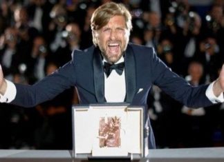 مهرجان كان: المخرج السويدي روبن أوستلوند يفوز بالسعفة الذهبية عن فيلمه “مثلث الحزن” مهرجان كان: المخرج السويدي روبن أوستلوند يفوز بالسعفة الذهبية عن فيلمه "مثلث الحزن"