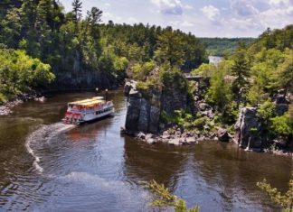 العثور على جمجمة عمرها 8 آلاف عام على ضفاف نهر في أميركا العثور على جمجمة عمرها 8 آلاف عام على ضفاف نهر في أميركا