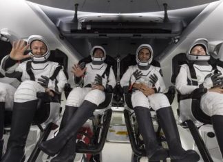 كبسولة “سبايس إكس” تعيد 4 رواد فضاء إلى الأرض بعد مهمة استمرت 6 أشهر كبسولة "سبايس إكس" تعيد 4 رواد فضاء إلى الأرض بعد مهمة استمرت 6 أشهر