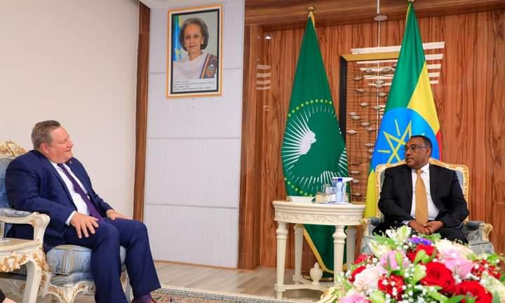 بحثا مفاوضات “سد النهضة” .. لقاء بين المبعوث الأمريكي للقرن الأفريقي و وزير الخارجية الإثيوبي بحثا مفاوضات “سد النهضة” .. لقاء بين المبعوث الأمريكي للقرن الأفريقي و وزير الخارجية الإثيوبي