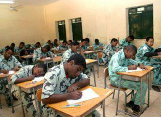 تنفيذي محلية أمبدة ولجنة الأمن يشهدان قرع جرس الامتحانات تنفيذي محلية أمبدة ولجنة الأمن يشهدان قرع جرس الامتحانات