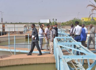 والي الخرطوم يتفقد محطة مياه بيت المال ويؤكد دعمه لها والي الخرطوم يتفقد محطة مياه بيت المال ويؤكد دعمه لها