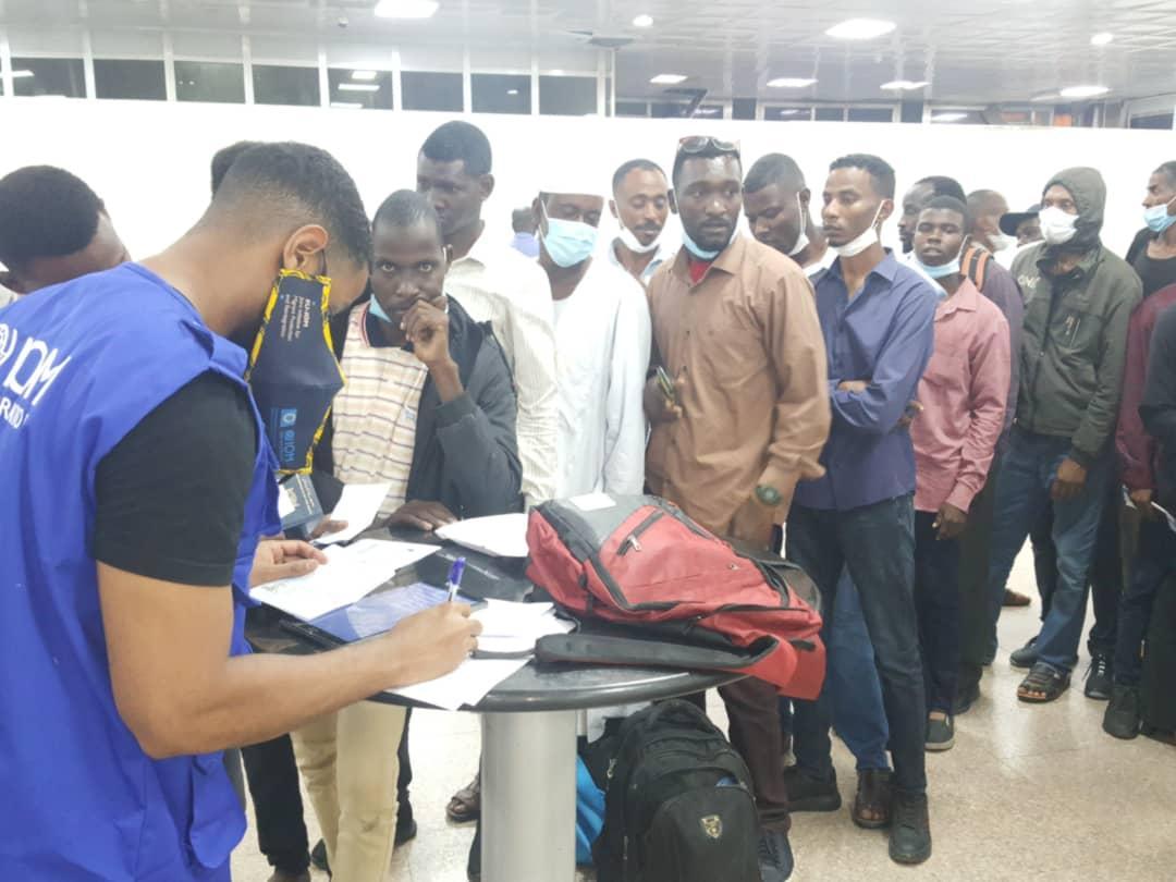 عودة141 مواطناً وأسرة سودانية من دولة ليبيا عودة141 مواطناً وأسرة سودانية من دولة ليبيا
