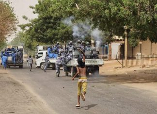 الشرطة تكشف عن وقوع 7 حوادث من المتظاهرين بالخرطوم وتعلن مقتل متظاهر السودان : الشرطة تكشف عن وقوع 7 حوادث من المتظاهرين بالخرطوم وتعلن مقتل متظاهر