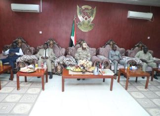 دقلو يستمع إلى تقرير مفصل عن الأوضاع الأمنية بغرب دارفور دقلو يستمع إلى تقرير مفصل عن الأوضاع الأمنية بغرب دارفور