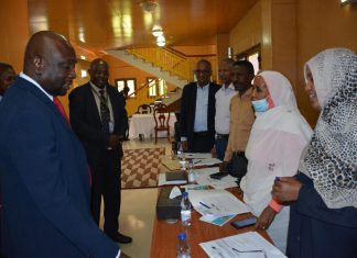 وزير الطاقة والنفط يشدد على الشفافية والعدل في اختيار الموظفين وزير الطاقة والنفط يشدد على الشفافية والعدل في اختيار الموظفين