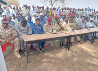 والي شرق دارفور يتفقد منطقة اللادوب بعد الأحداث الاخيرة والي شرق دارفور يتفقد منطقة اللادوب بعد الأحداث الاخيرة