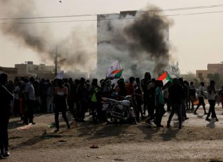 أطباء السودان: 7 حالات بينها إصابة برصاص حيّ أطباء السودان: 7 حالات بينها إصابة برصاص حيّ