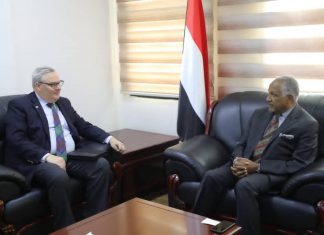 السودان يعلن التزامات بشأن حرية التعبير أمام مسؤول بريطاني السودان يعلن التزامات بشأن حرية التعبير أمام مسؤول بريطاني ويوجه دعوة عن اعدام جنود سودانيين في اثيوبيا