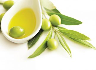 العناية بشعرك في الصيف تبدأ بزيت الزيتون العناية بشعرك في الصيف تبدأ بزيت الزيتون