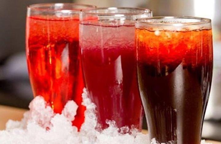 مشروبات ينصح بتجنبها في الطقس الحار مشروبات ينصح بتجنبها في الطقس الحار