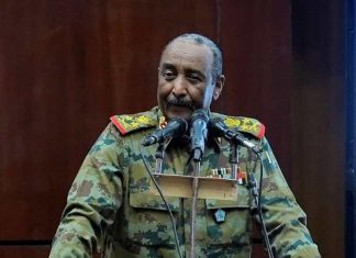 البرهان يحسم أمر إعادة الاتفاق الثنائي مع المدنيين السودان.. البرهان يلتقي ضباط من الجيش والدعم السريع ويحسم أمر اعادة الاتفاق الثنائي مع المدنيين