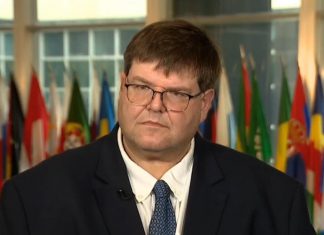 مسؤول أميركي يكشف كواليس الحوار السياسي و ينتقد حميدتي مسؤول أميركي يكشف كواليس الحوار السياسي و ينتقد حميدتي