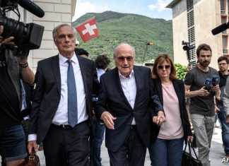 قضية الاحتيال على الفيفا- محامي بلاتر يطلب البراءة من تهمة التحايل قضية الاحتيال على الفيفا- محامي بلاتر يطلب البراءة من تهمة التحايل