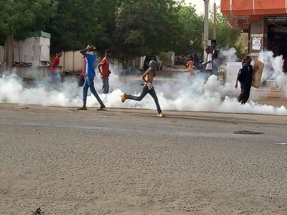 السودان.. ارتفاع عدد قتلى احتجاجات 30 يونيو الى تسعة ومواجهات جديدة بين الشرطة ومتظاهرين في محيط شارع القصر