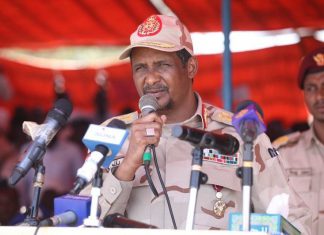 دقلو يطالب شباب شرق الجبل بإعمال الحكمة في حل القضايا دقلو يطالب شباب شرق الجبل بإعمال الحكمة في حل القضايا