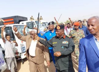 قائد المدفعية بالجيش السوداني يطلق تصريحات ساخنة: لن نلتفت إلى الشواذ والمأجورين قائد المدفعية بالجيش السوداني يطلق تصريحات ساخنة: لن نلتفت إلى الشواذ والمأجورين