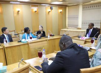 وزير الخارجية المكلف يلتقى وفد مؤسسة الأمم المتحدة الزائر للبلاد وزير الخارجية المكلف يلتقى وفد مؤسسة الأمم المتحدة الزائر للبلاد