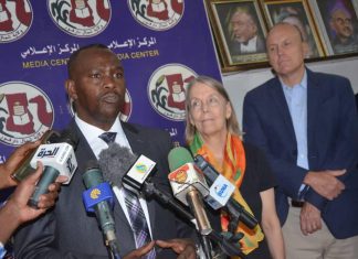 وفد من الكونجرس الأمريكي واليونيتامس والسفارة الأمريكية بالخرطوم يزور الفاشر وفد من الكونجرس الأمريكي واليونيتامس والسفارة الأمريكية بالخرطوم يزور الفاشر