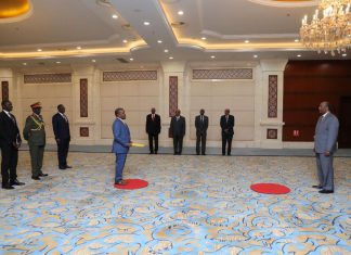 البرهان يتسلم أوراق إعتماد سفيري إندونيسا ويوغندا البرهان يتسلم أوراق إعتماد سفيري إندونيسا ويوغندا