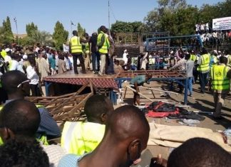 الشرطة السودانية حاولت فض اعتصام بقنابل الغاز يوم العيد الشرطة السودانية حاولت فض اعتصام بقنابل الغاز يوم العيد