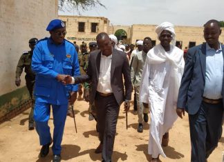 نمر يتفقد نزلاء ونزيلات سجن شالا الإتحادي بالفاشر نمر يتفقد نزلاء ونزيلات سجن شالا الإتحادي بالفاشر