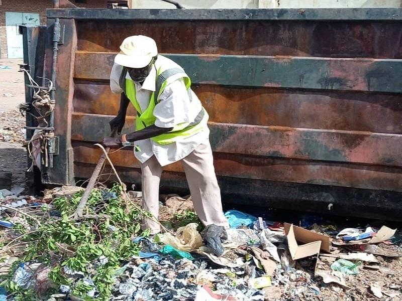 محلية شرق النيل تنفذ حملات الإصحاح البيئي خلال عطلة العيد محلية شرق النيل تنفذ حملات الإصحاح البيئي خلال عطلة العيد