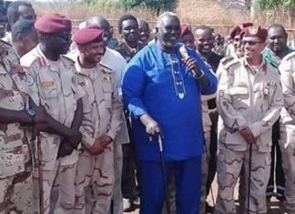 عقار يشارك منسوبي قوات الحركة الشعبية بمركز الديسة فرحة العيد عقار يشارك منسوبي قوات الحركة الشعبية بمركز الديسة فرحة العيد