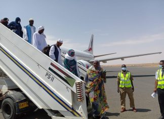 والي الشمالية يستقبل الفوج الاول من الحجاج والي الشمالية يستقبل الفوج الاول من الحجاج