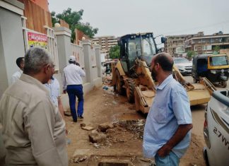 وزير البنى التحتية بالجزيرة يشدد بضرورة الإهتمام ببلاغات طوارئ الخريف وزير البنى التحتية بالجزيرة يشدد بضرورة الإهتمام ببلاغات طوارئ الخريف