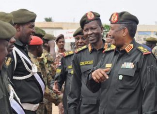 البرهان يتلقى تهاني عيد الأضحى من قادة وضباط وضبط صفّ وجنود البرهان يتلقى تهاني عيد الأضحى من قادة وضباط وضبط صفّ وجنود