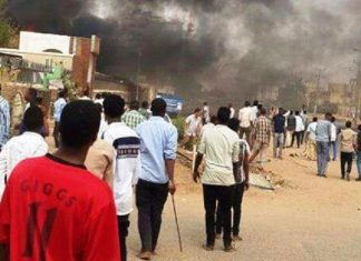 مسيرة ضخمة في الخرطوم للتنديد بالعنف القبلي مسيرة ضخمة في الخرطوم للتنديد بالعنف القبلي