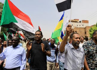 تظاهرات منددة بالعنف القبلي والانقلاب العسكري تظاهرات منددة بالعنف القبلي والانقلاب العسكري