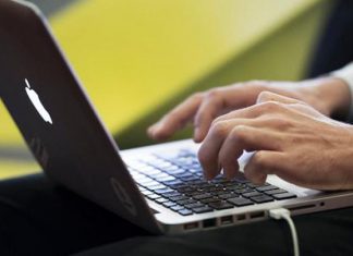 خلل في لوحات مفاتيح الحواسيب يجبر “آبل” على دفع 50 مليون دولار خلل في لوحات مفاتيح الحواسيب يجبر "آبل" على دفع 50 مليون دولار