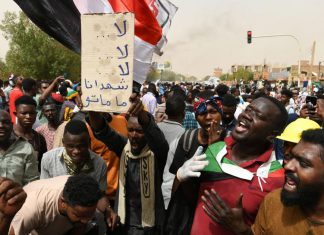 الأزمة السياسية في السودان بين الجيش والمدنيين.. ما المخرج؟ الأزمة السياسية في السودان بين الجيش والمدنيين.. ما المخرج؟