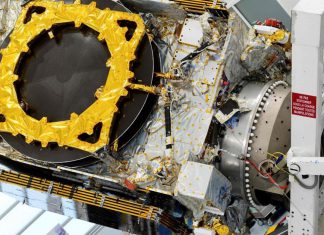 أخطبوط فضائي عملاق تصنعه فرنسا وبريطانيا بأقمار الاتصالات أخطبوط فضائي عملاق تصنعه فرنسا وبريطانيا بأقمار الاتصالات