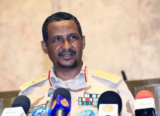 دقلو يشهد ختمة القرآن بنية رفع البلاء عن السودان وأهله دقلو يشهد ختمة القرآن بنية رفع البلاء عن السودان وأهله