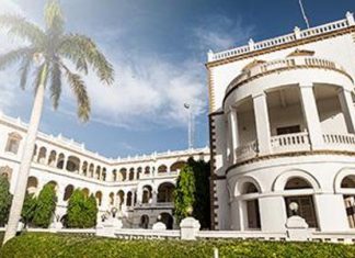 البرهان يودع عدداً من السفراء، المرشحين للعمل بسفارات السودان بالخارج البرهان يودع عدداً من السفراء، المرشحين للعمل بسفارات السودان بالخارج